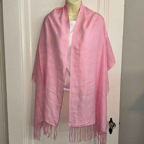 Pink wrap/shawl with fringe hem - Picture 1 of 6